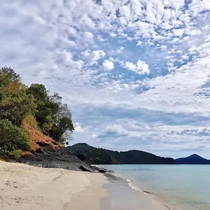 The Temak 珍南海滩